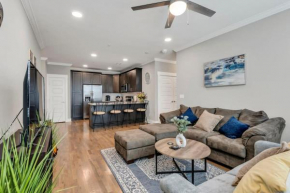 Modern Nations Condo - Walkable - 5 Mi Downtown